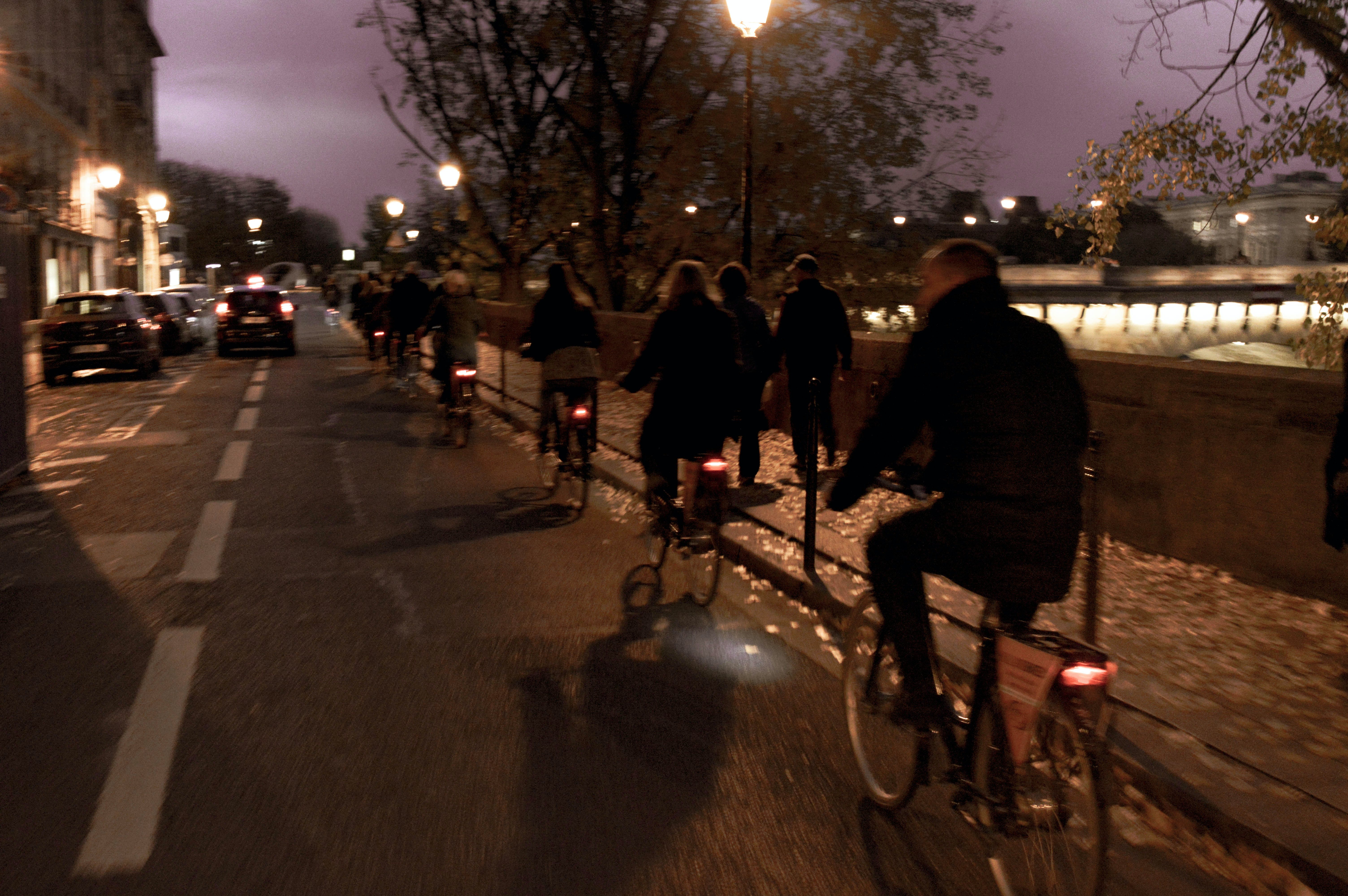 Tour in bici di notte a Parigi