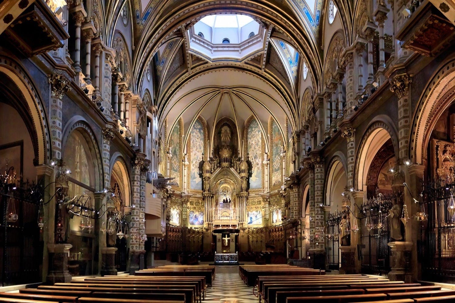 Tour mattutino di Montserrat con accesso prioritario alla Madonna Nera