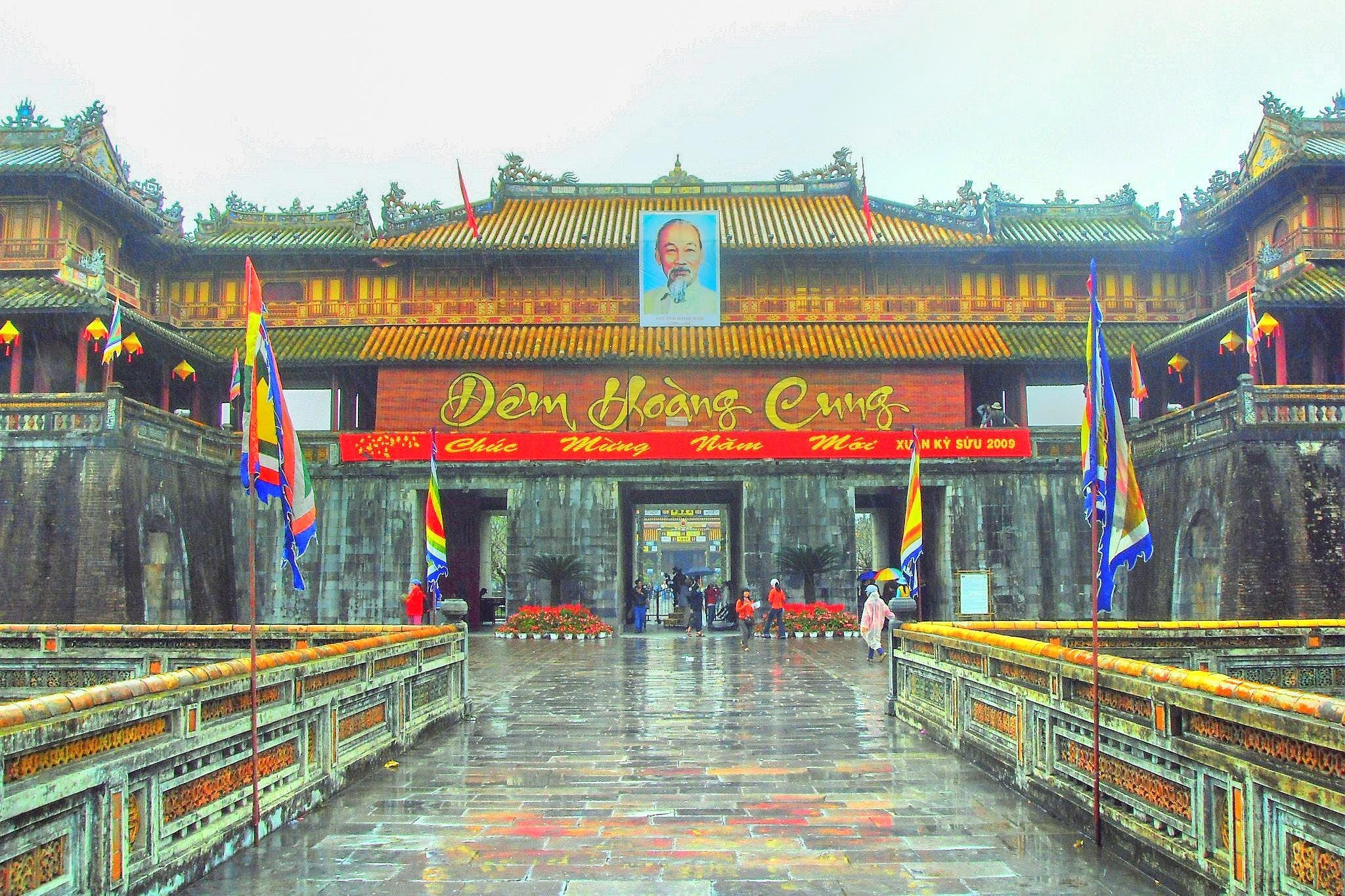 Tunnel di Cu Chi di un'intera giornata e tour del tempio di Cao Dai