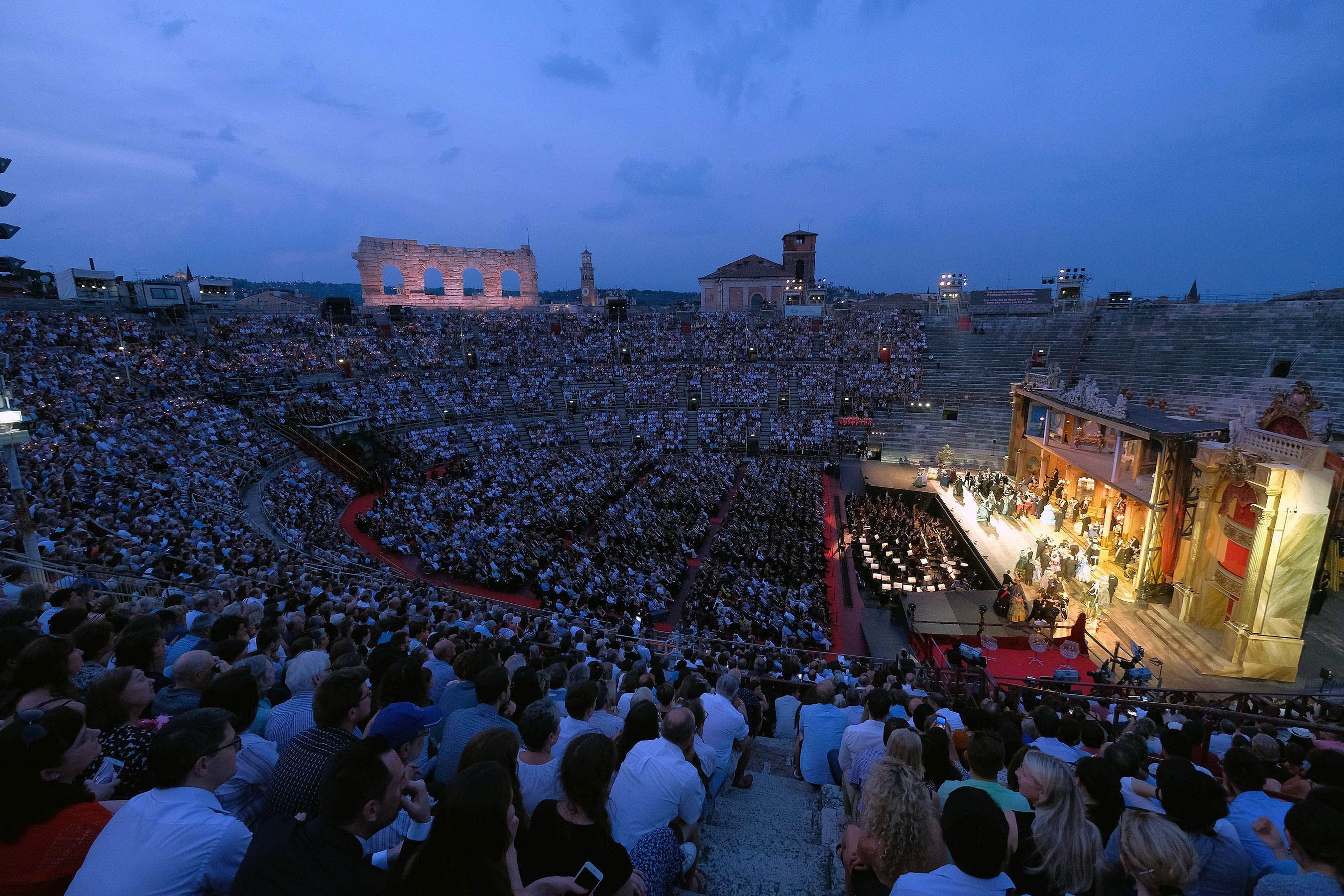 Pacchetto Opera Arena di Verona con biglietti, tour della città e trasporto pubblico