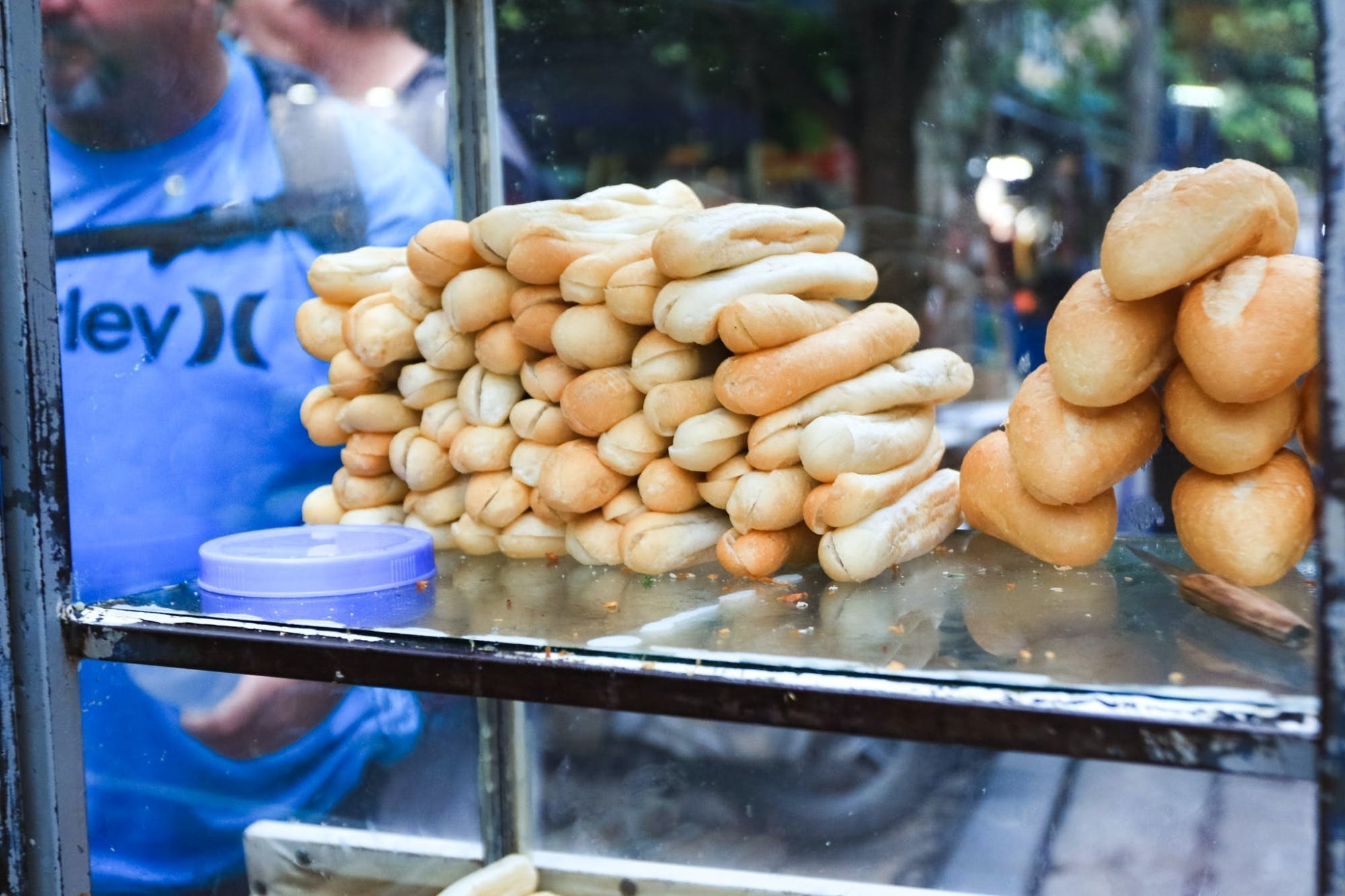 Tour notturno guidato privato del cibo di strada di Hanoi