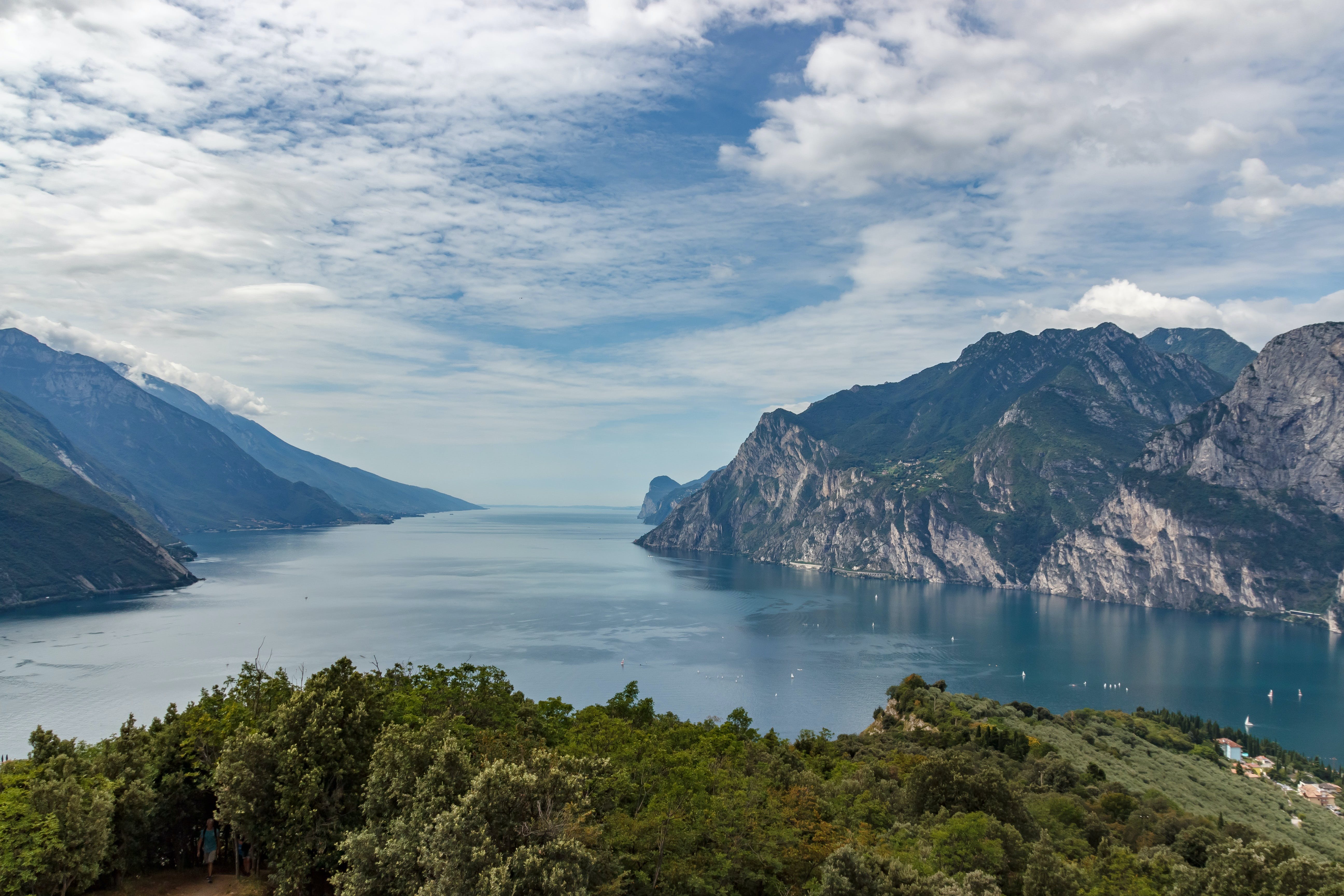 Tour del Lago di Garda: visita guidata di paesi incantenvoli e giro in battello