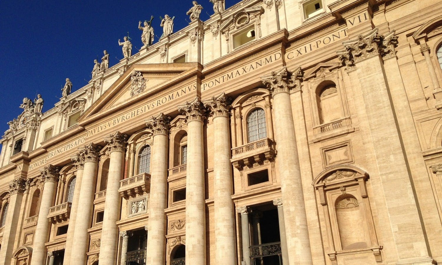 Bus hop-on hop-off 24 o 48 ore + audioguida ufficiale della Basilica di San Pietro