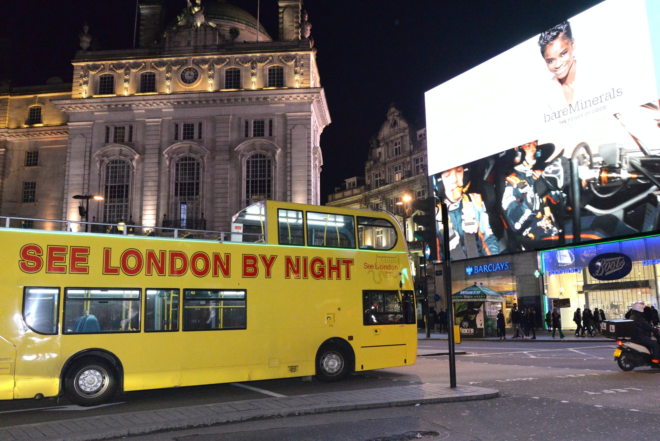 Visita Londra con il tour notturno in autobus