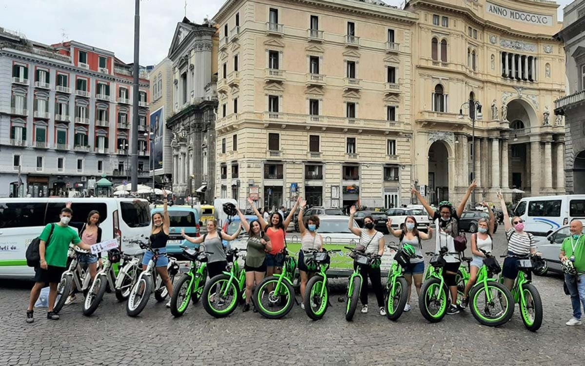 Tour in e-bike di Napoli di notte