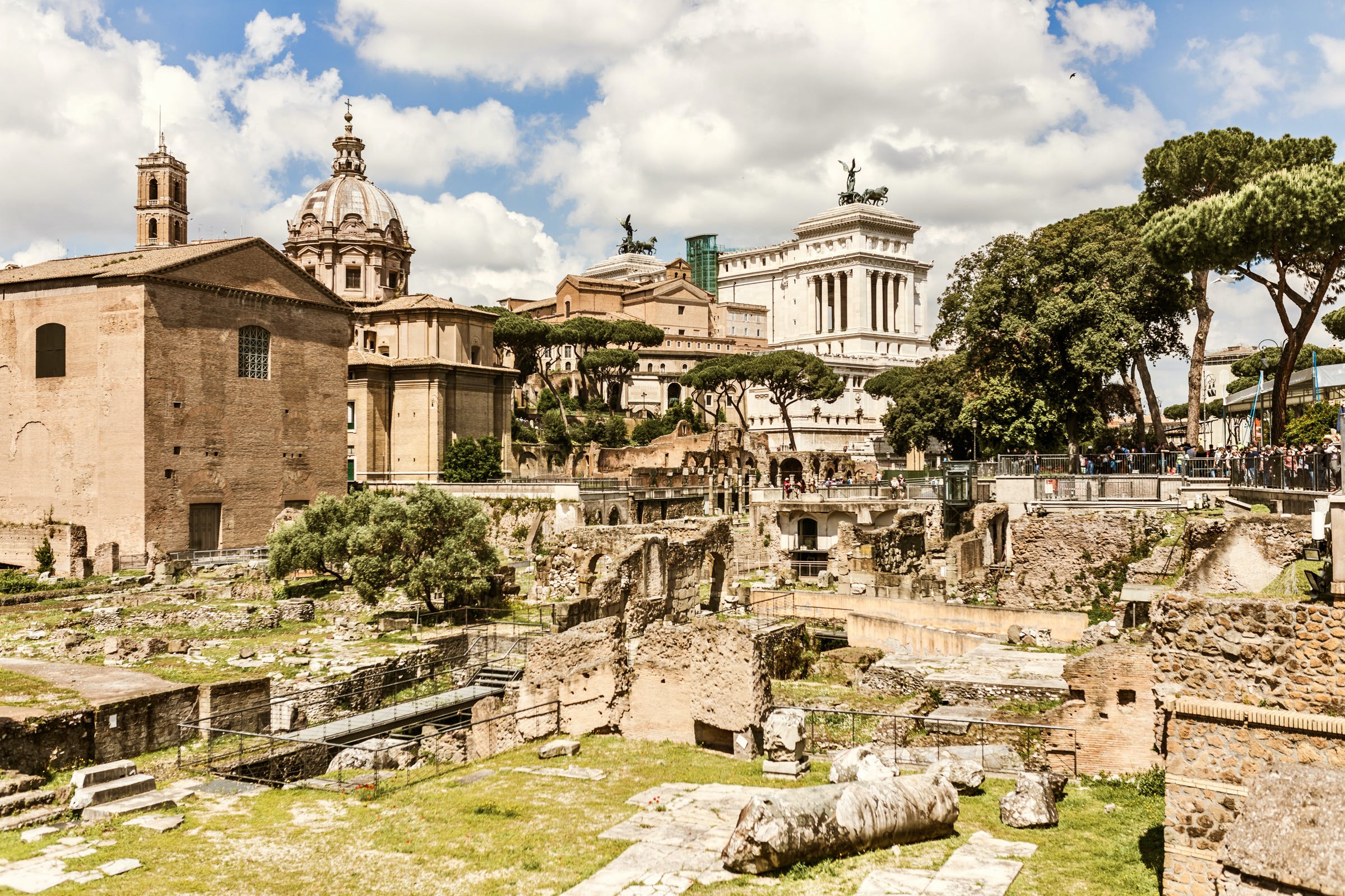 Tour privato personalizzato di un'intera giornata a Roma con un locale - Guarda la città senza copione